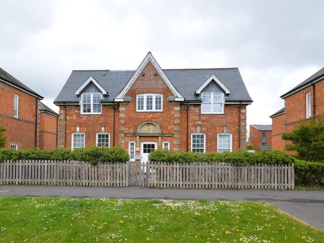 142 Longley Road, Chichester, West Sussex PO19, 1 bed flat to rent, £1,175 pcm | PrimeLocation
