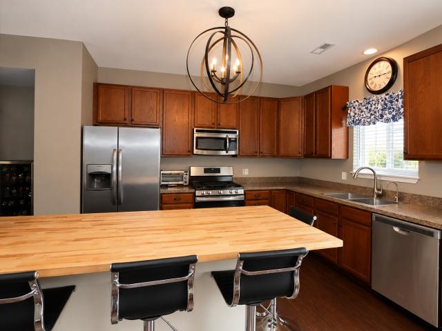142 Lakeshore Drive