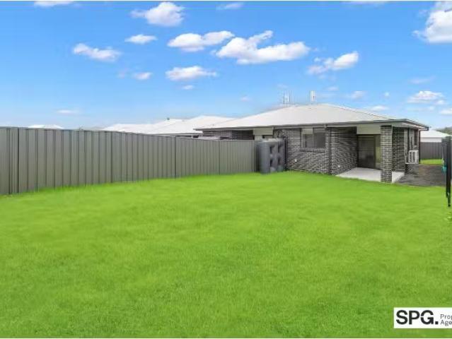 1/42 Lilac St, LOCHINVAR Townhouse for rent Listed by Grace C.