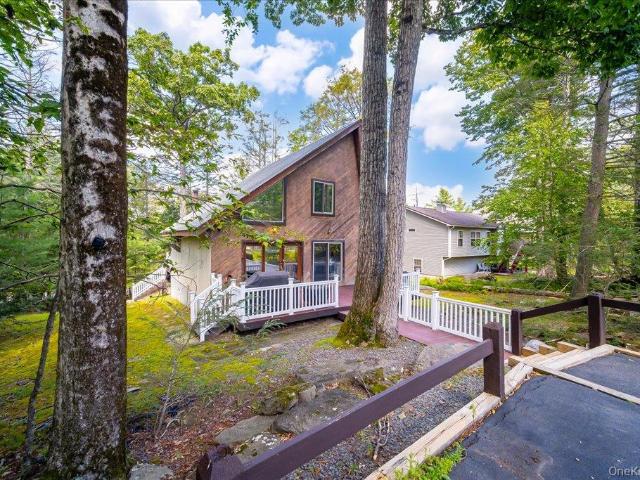 142 N Emerald Drive
