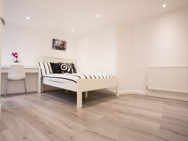 142 Newington Butts, London SE11, 2 bed flat to rent, £2,400 pcm | PrimeLocation