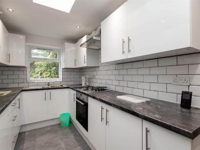 142 Raddlebarn Road, Stirchley, B29 6HQ, United Kingdom | 6 bed house for rent #139476209 | Rentberry