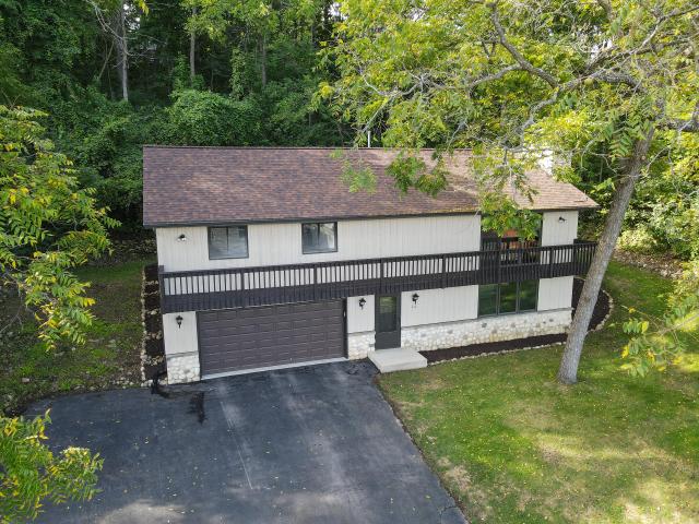142 Riverside Dr