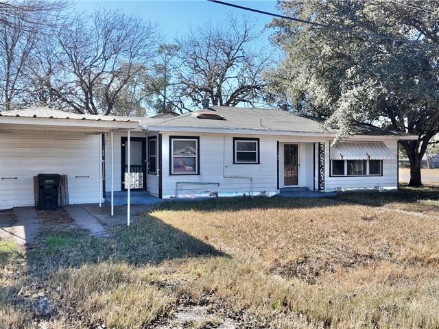 142 W 4th St, Yorktown, TX 78164 | MLS #602966