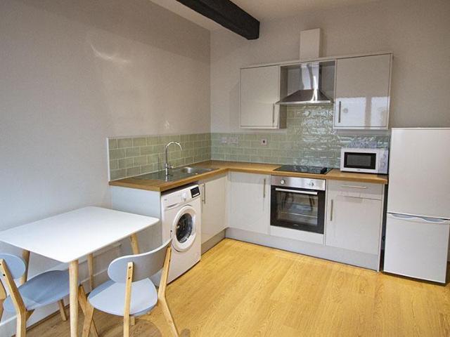 142a, Mansfield Road, Flat 4. Studio to rent £815 pcm £188 pw