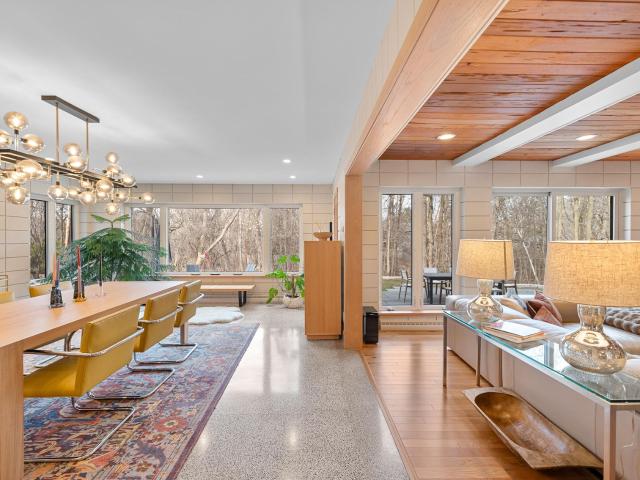 1434 E Brown Deer Rd, Bayside, US, WI