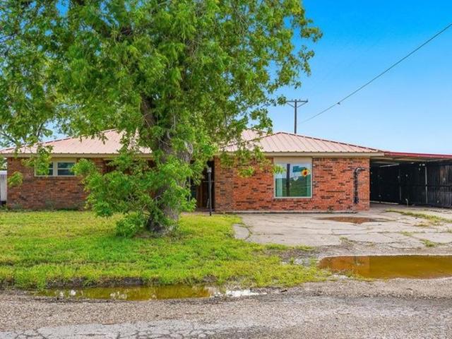 1435 Bandera Dr, Roscoe, TX 79545