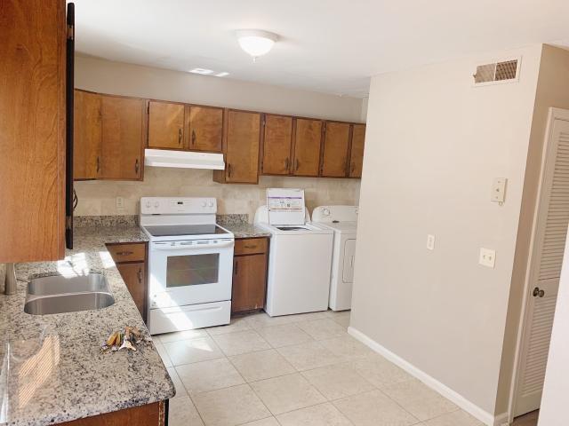 1435 Shirley St, 2 beds, 1 full and 1 half bath