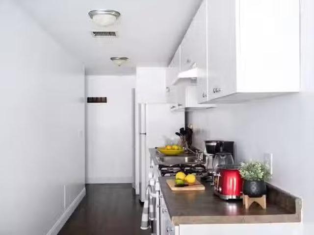 #1435 2: Room in 3 Bedroom and 2 Bathroom