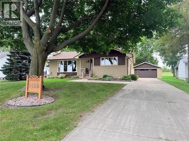 1436 St.Clair Parkway, St Clair, ON, N0N 1H0 house for sale | Listing ID 26023 | Royal LePage