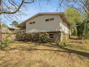 1437 Brewster Circle