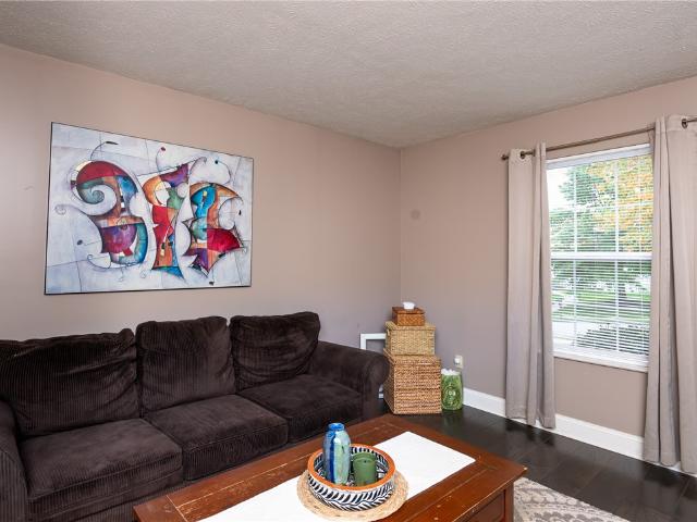 1438 Sandstone Ct W