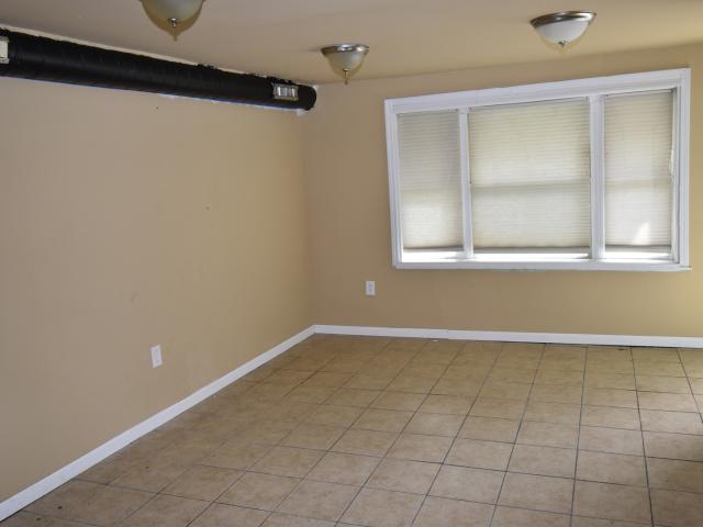 1438 W 49th Place