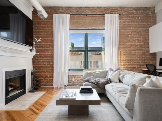 1439 S Michigan Avenue # 402