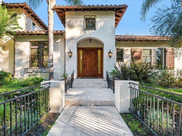 1439 Vine Ln