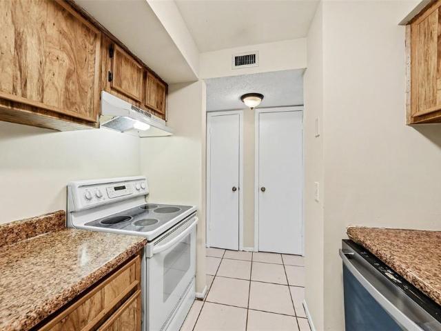 14319 Hanging Moss Cir, Unit 101, Tampa, FL 33613 | MLS #TB8485