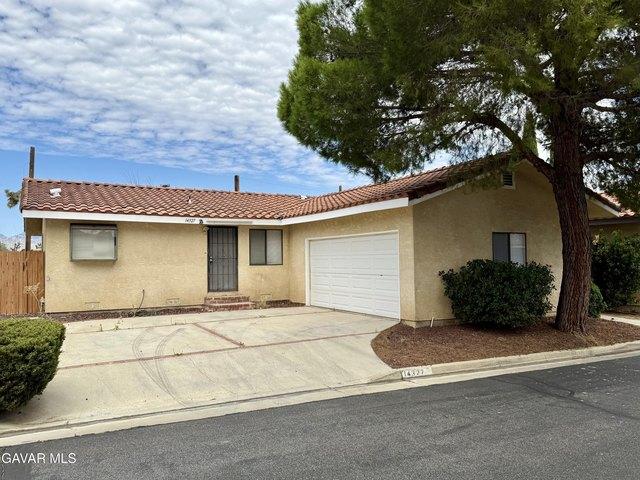 14327 Winchester Dr, Mojave, CA 93501