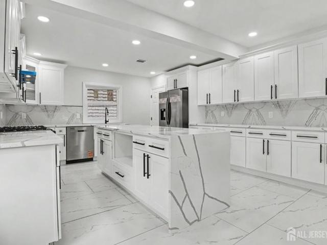 1433 Dogwood Dr, Piscataway, NJ 08854
