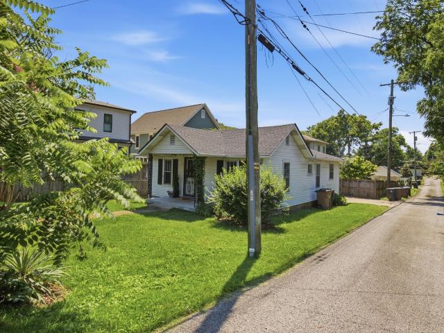 143 42nd Ave N