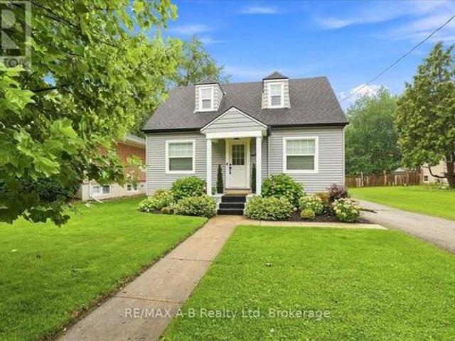 143 Britannia Street, Stratford, ON, N5A 5Z3 house for sale | Listing ID X13737 | Royal LePage