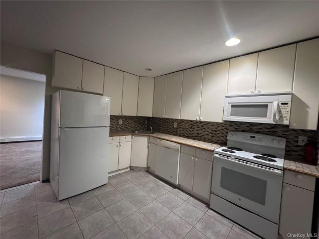 143 E Parkview Drive