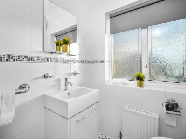 143 Jayshaw Avenue, West Bromwich, B43 5RX, United Kingdom | 3 bed townhouse for rent #94159343 | Rentberry