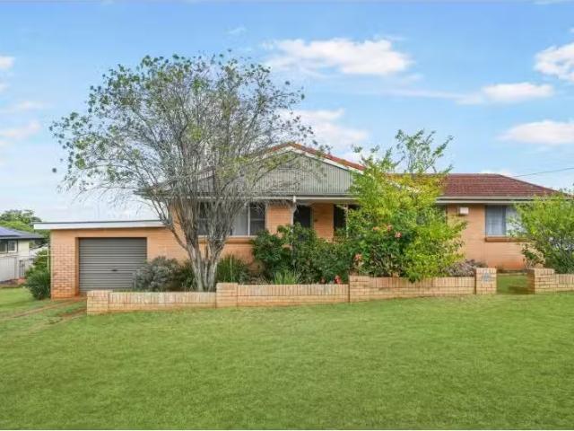 143 Mackenzie Street, East Toowoomba House for rent Listed by.