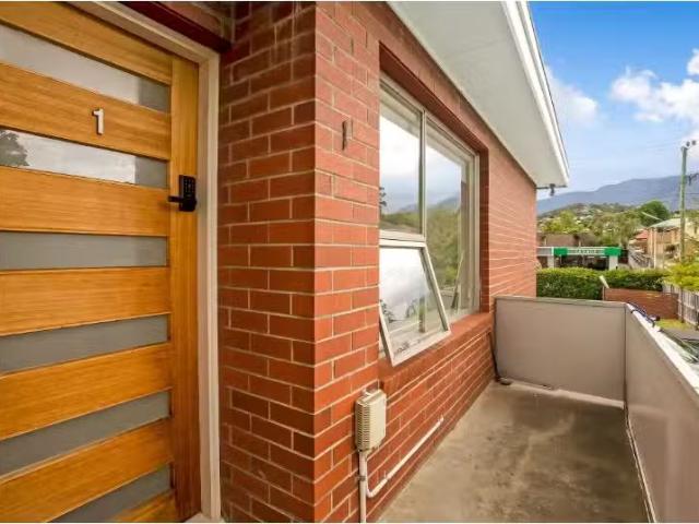1/43 Regent Street, SANDY BAY Apartment for rent Listed by Ta.