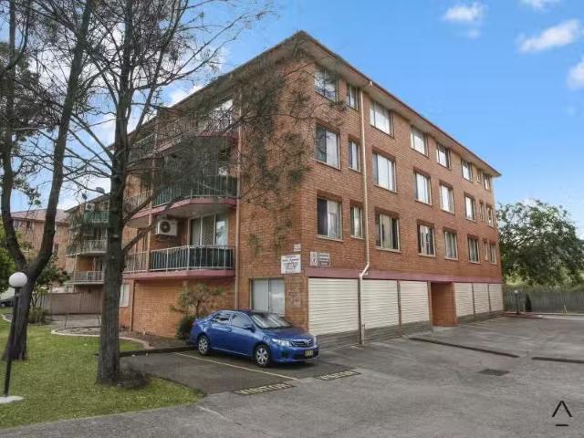 14/3 Riverpark Avenue, Liverpool House for rent Listed by Ros.