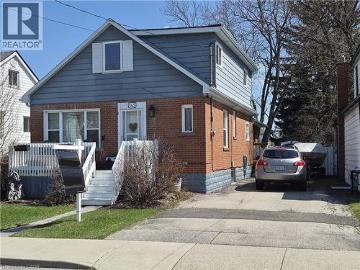 Hamilton, Ontario, Ontario - Fireplace