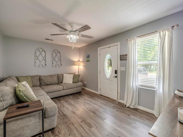 143 tackett ln