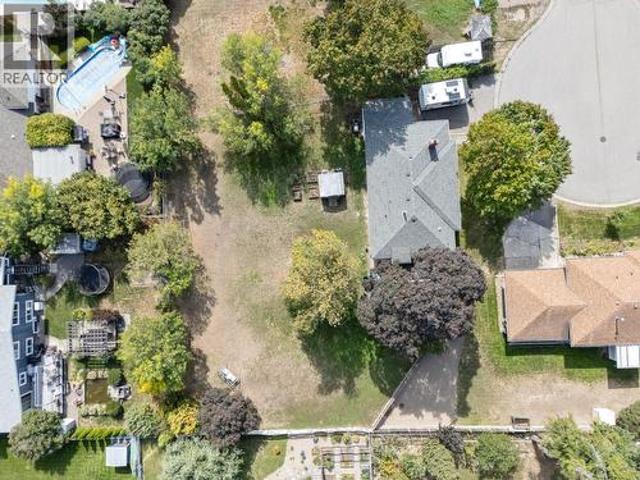 1446 Glenaire Crescent, Kelowna, BC, V1Y 3N1 house for sale | Listing ID 10400 | Royal LePage