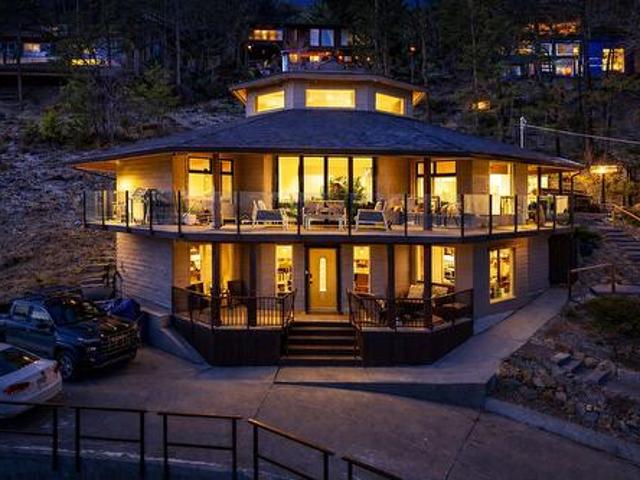 1446 Scott Crescent, West Kelowna, BC, V1Z 2X6 house for sale | Listing ID 10384 | Royal LePage