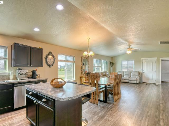 1447 ne kenna dr