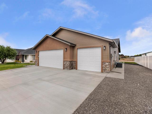 1449 Golden Pheasant Dr