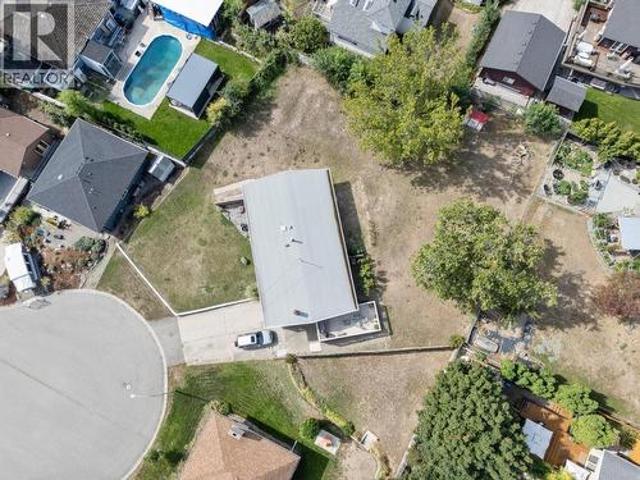 1440 Glenaire Crescent, Kelowna, BC, V1Y 3N1 house for sale | Listing ID 10400 | Royal LePage