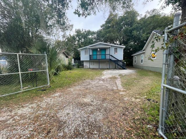 1440 West 2nd St, 3 beds, 2 full baths