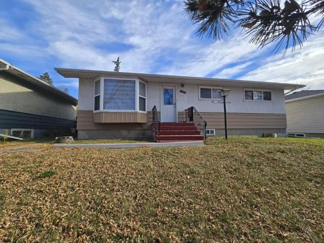1440 16 Street NE — Bungalow