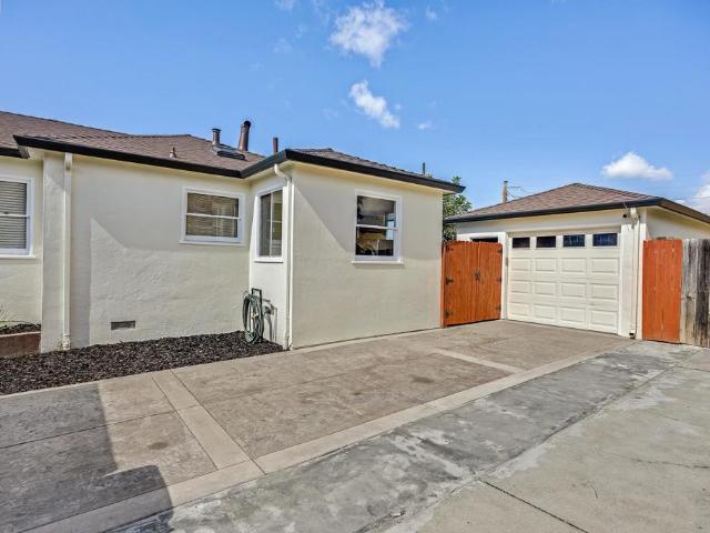 1441 Th Ave