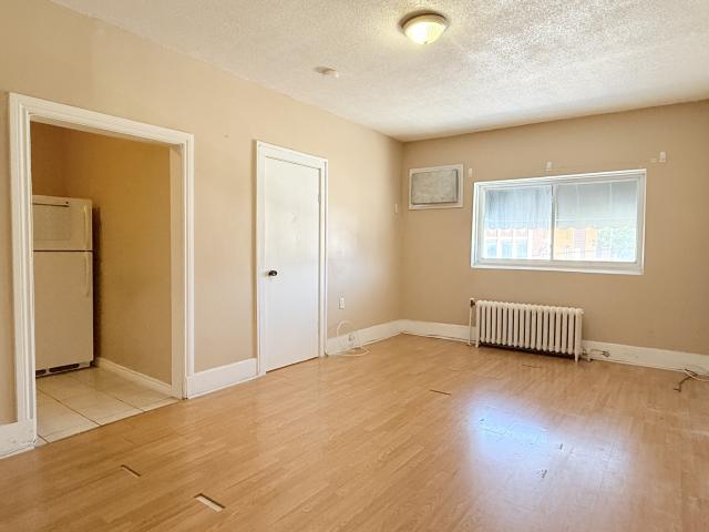 1441 Wyandotte St E, 2 beds, 1 full bath
