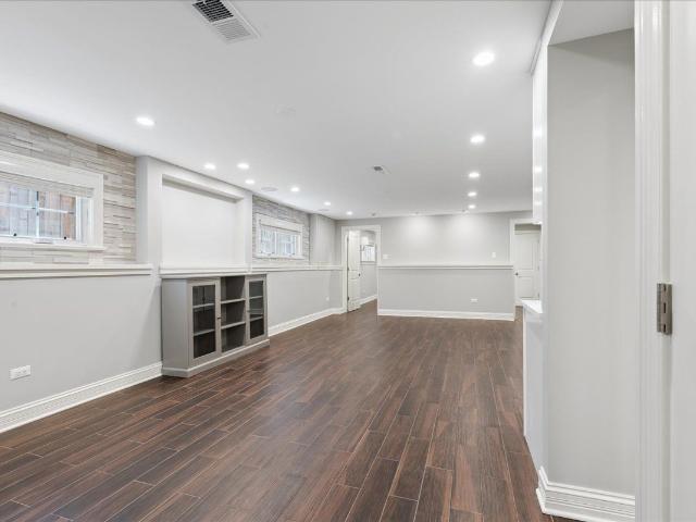 1441 W Wolfram Unit Garden, Chicago, US, IL