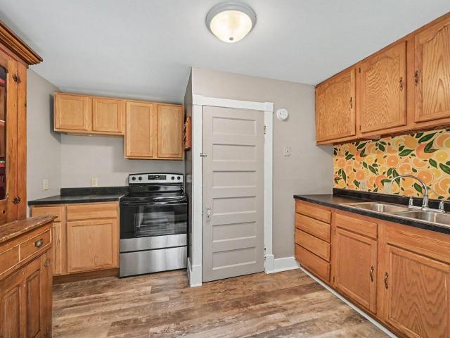 144 3rd Avenue S