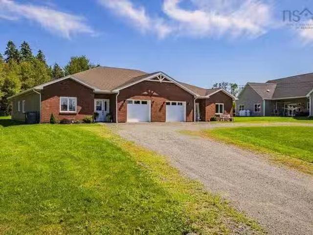 144 146 Village Line Avenue, Valley, NS, B2N 0J3 house for s.