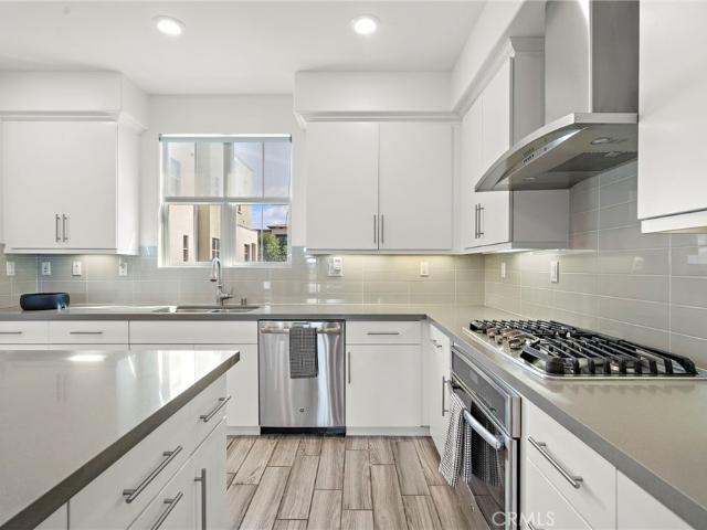 144 Paramount