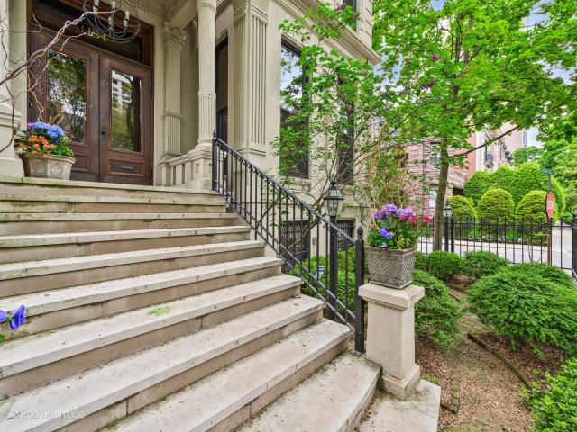 1454 N Dearborn Street
