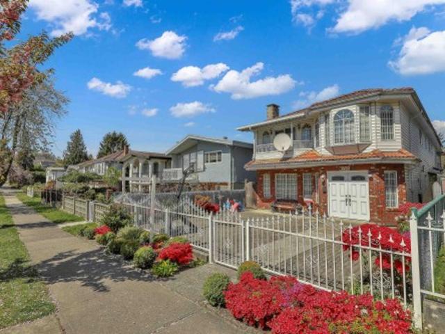 1457 18Th Avenue E, Vancouver, BC, V5N 2H2 house for sale | Listing ID R3175 | Royal LePage