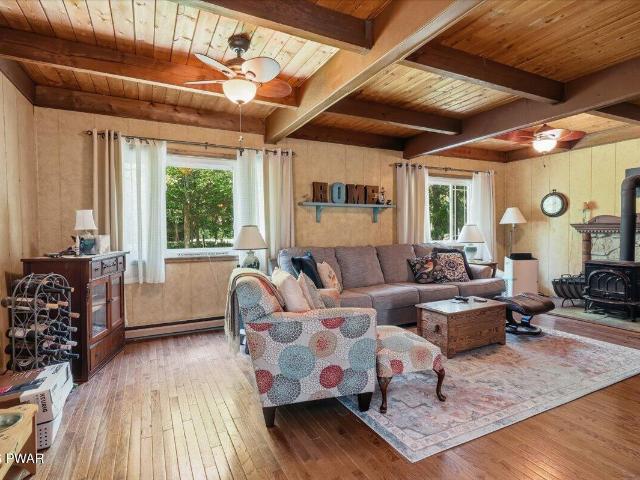 1458/63 Woodcrest Lane