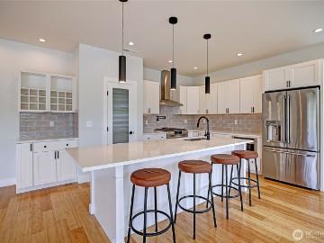 1458 Larkspur Lane