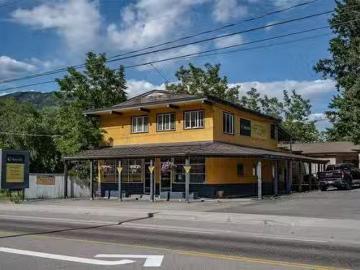 1451 Columbia Avenue, Castlegar, BC, V1N 1H8 investment for.