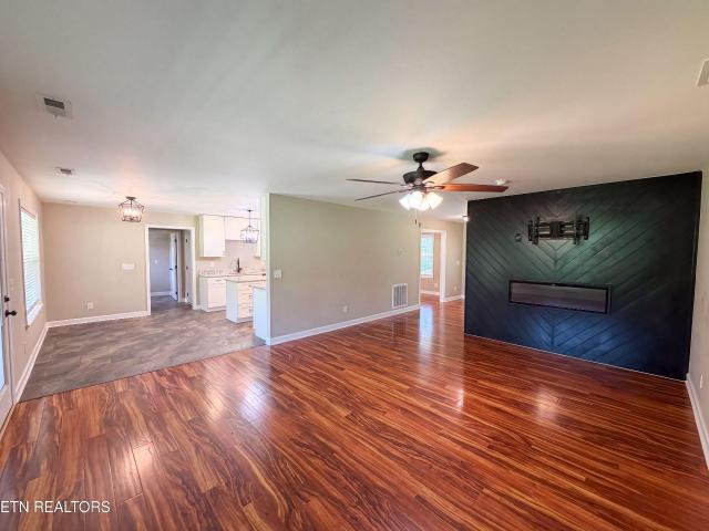 1452 Kingston Hwy